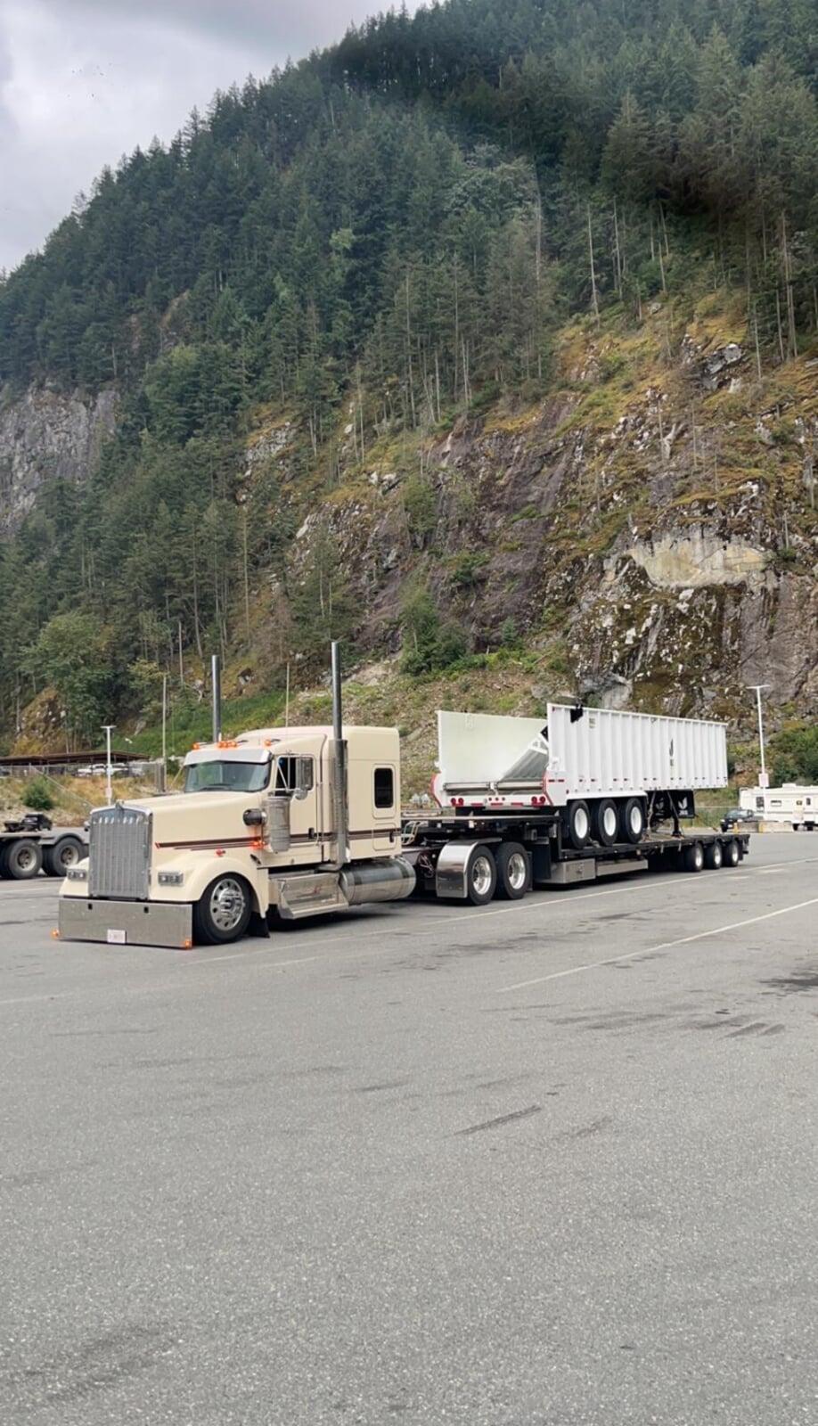 Future13 truck and trailer